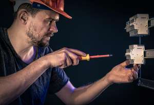 Top 5 tips for buying circuit breakers Top 5 tips for buying circuit breakers